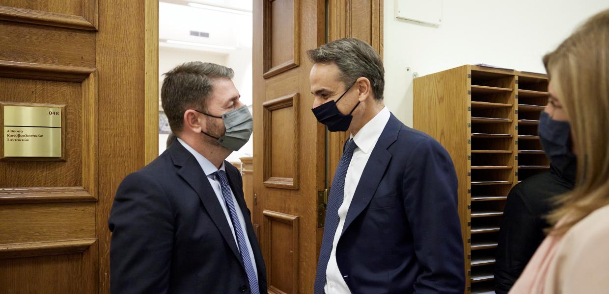 Ο Νίκος Ανδρουλάκης και ο Κυριάκος Μητσοτάκης