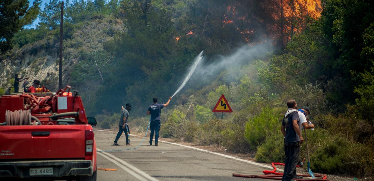 Φωτιά Ρόδο εθελοντές πυροσβέστες