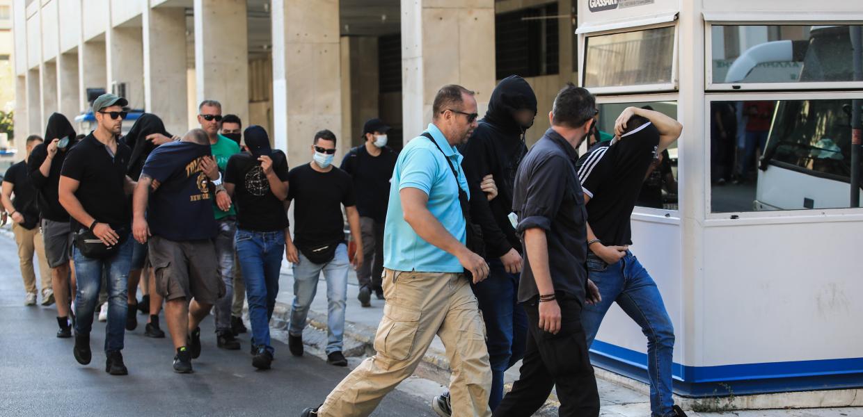 Συλληφθέντες οδηγούνται στον εισαγγελέα