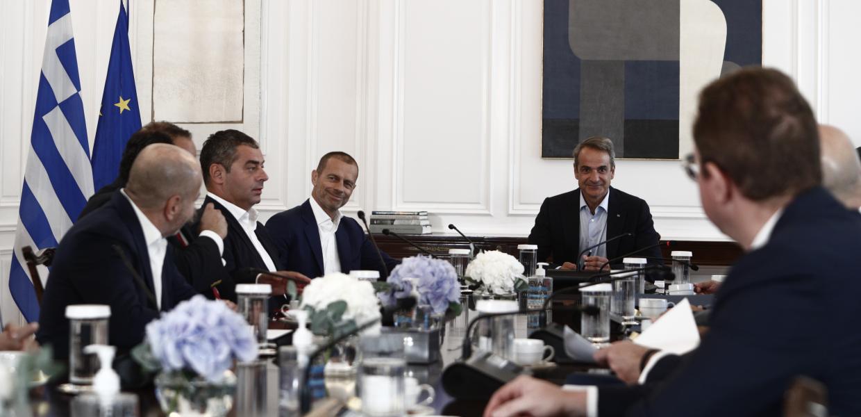 ΣΥΣΚΕΨΗ MHTΣΟΤΑΚΗ ΜΕ ΤΗΝ ΣΥΜΜΕΤΟΧΗ ΤΟΥ ΠΡΟΕΔΡΟΥ ΤΗΣ UEFA, ΥΠΟΥΡΓΩΝ ΚΑΙ ΙΔΙΟΚΤΗΤΩΝ ΠΑΕ