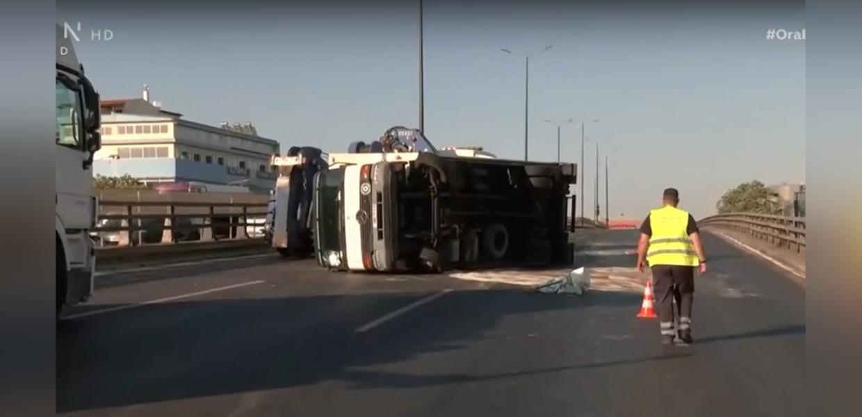 Ανατροπή νταλίκας στον Κηφισό