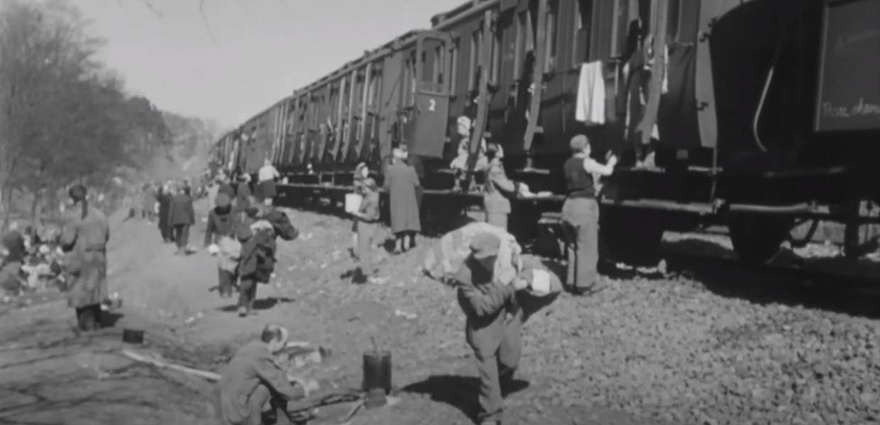 Οι Εβραίοι έξω από το τρένο