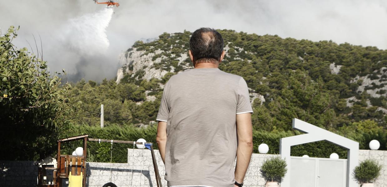 Πάρνηθα πυρκαγιά φωτιά ελικόπτερο