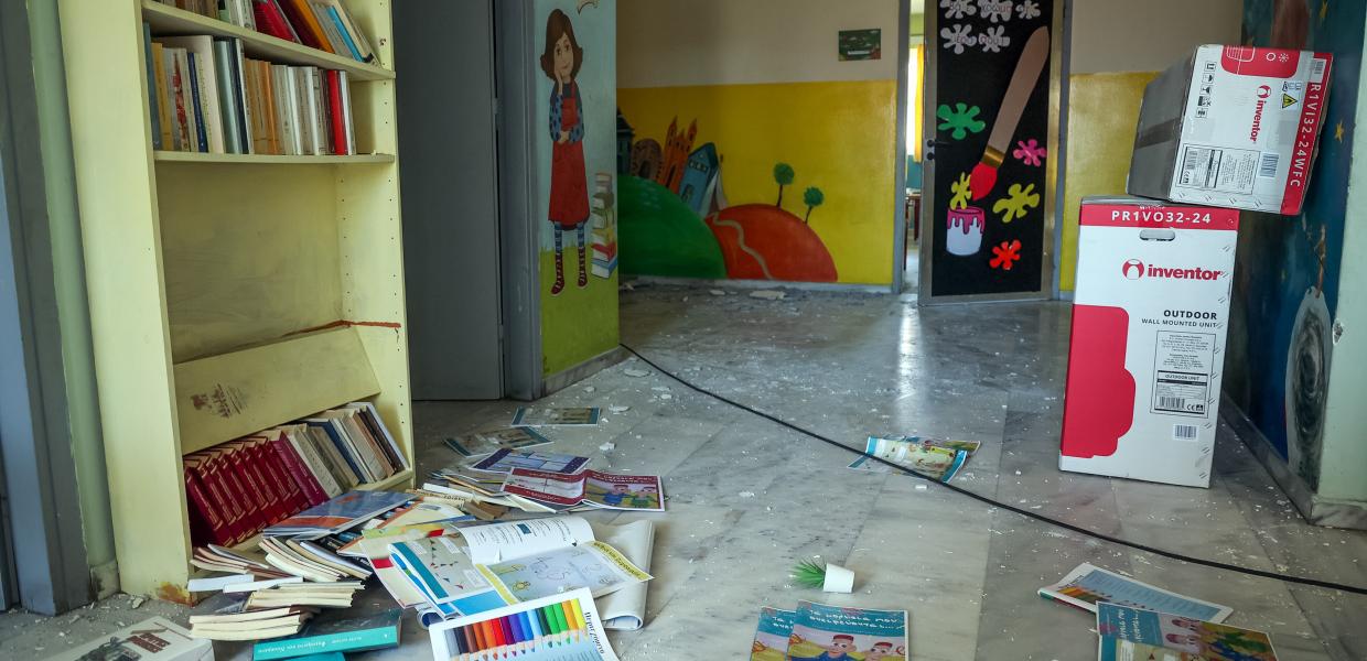 καταστροφές από σεισμό σε αίθουσα σχολείου 