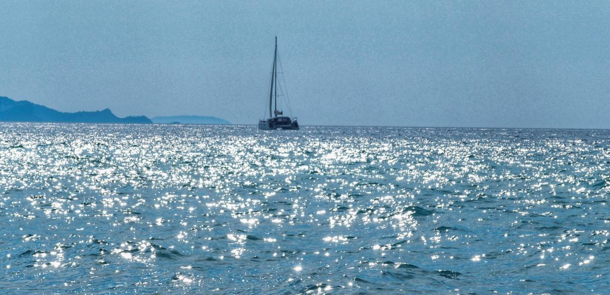 ΘΑΛΑΣΣΑ ΖΕΣΤΗ