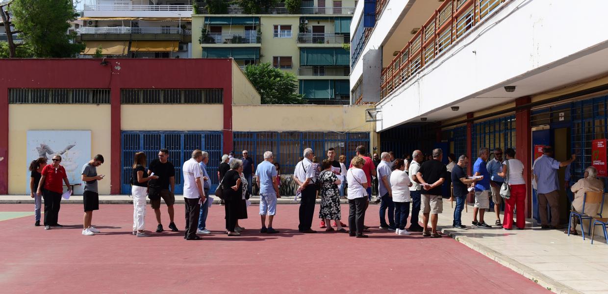 Κόσμος στις εκλογές για την προεδρία του ΣΥΡΙΖΑ - ΠΣ