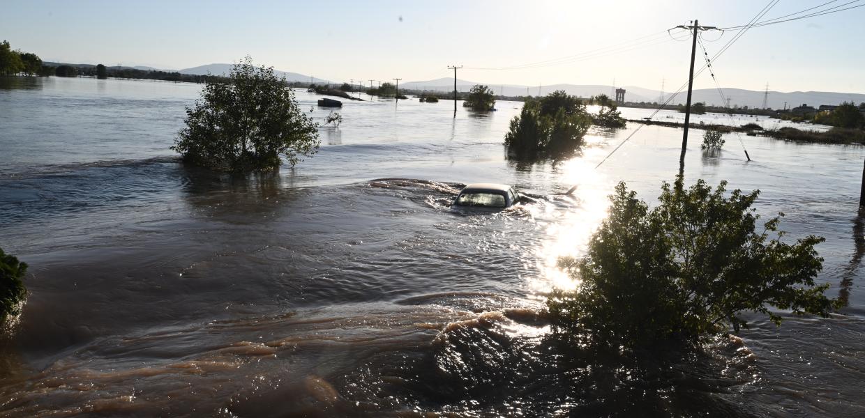 Πλημμυρισμένος δρόμος στην Λάρισα