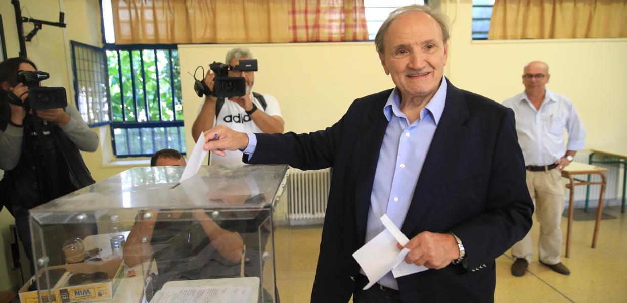 ΣΤΕΦΑΝΟΣ ΤΖΟΥΜΑΚΑΣ