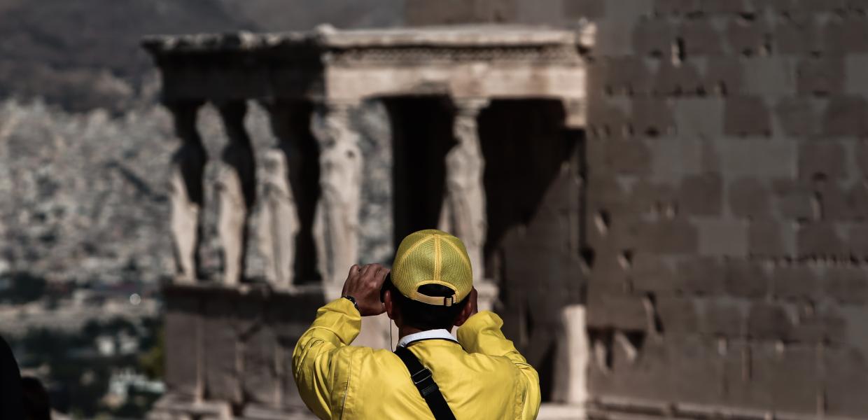 Ακρόπολη Παρθενώνας τουρίστας τουρισμός