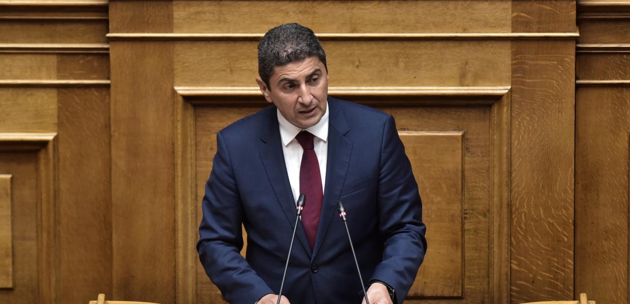 O Λευτέρης Αυγενάκης στο βήμα της Βουλής