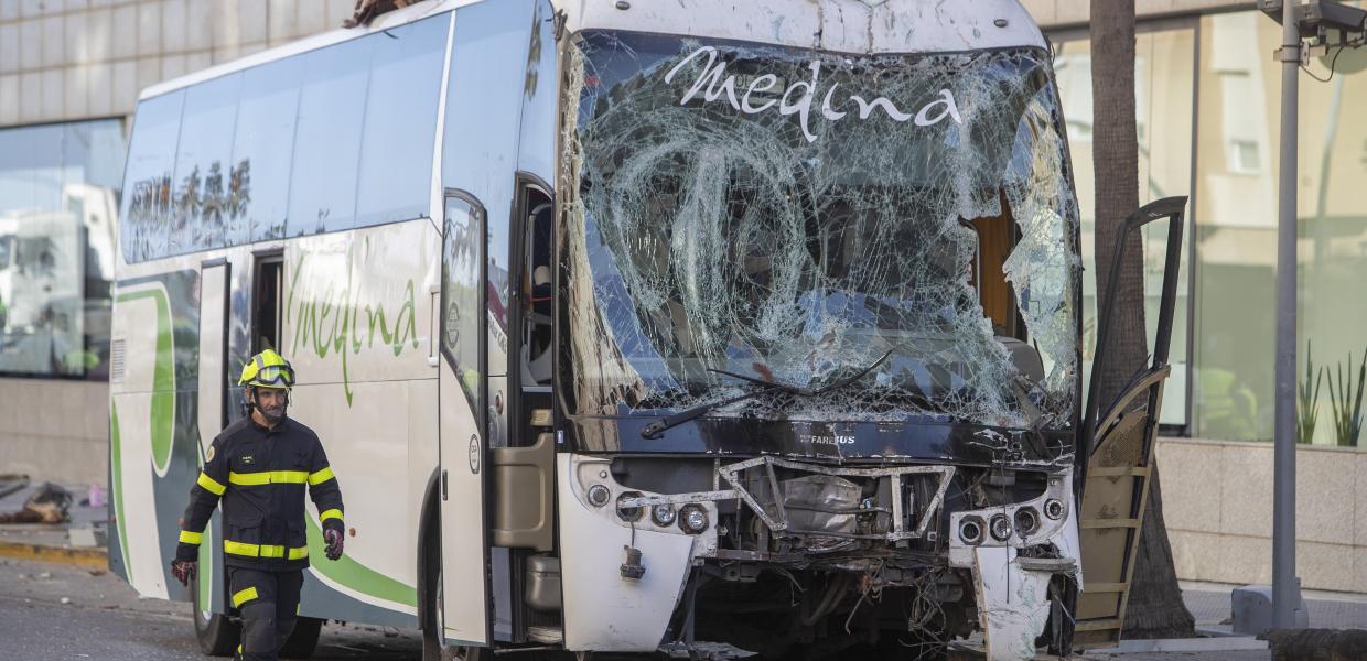 Το λεωφορείο που ενεπλάκη στο τροχαίο με σπασμένο παρμπρίζ 