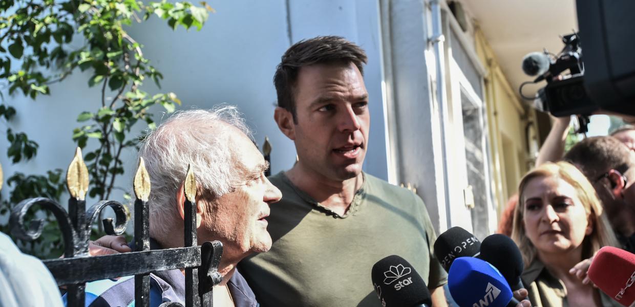 Ο Στέφανος Κασσελάκης κάνει δηλώσεις