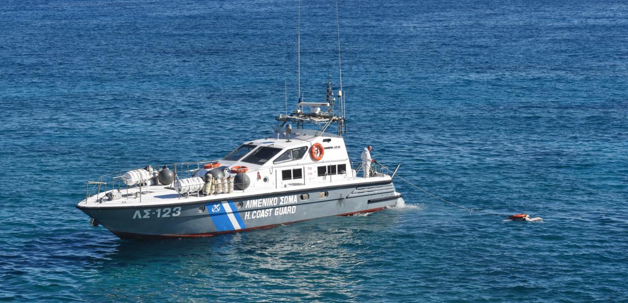 Σκάφος του λιμενικού στην θάλασσα