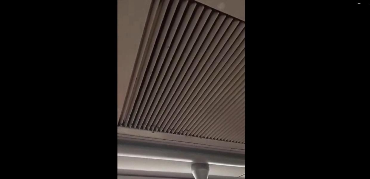 Νερά πέφτουν από το ταβάνι στο Μετρό