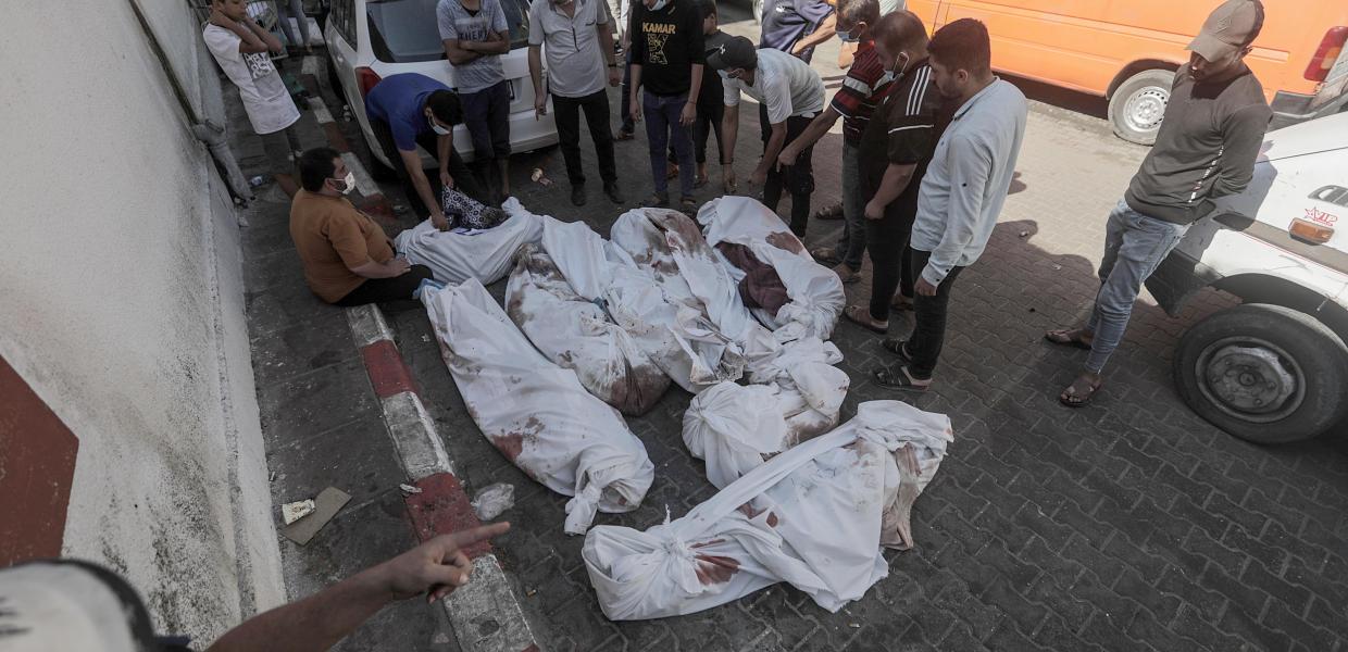 Πτώματα σε σακούλες - βομβαρδισμός νοσοκομείου στη Γάζα