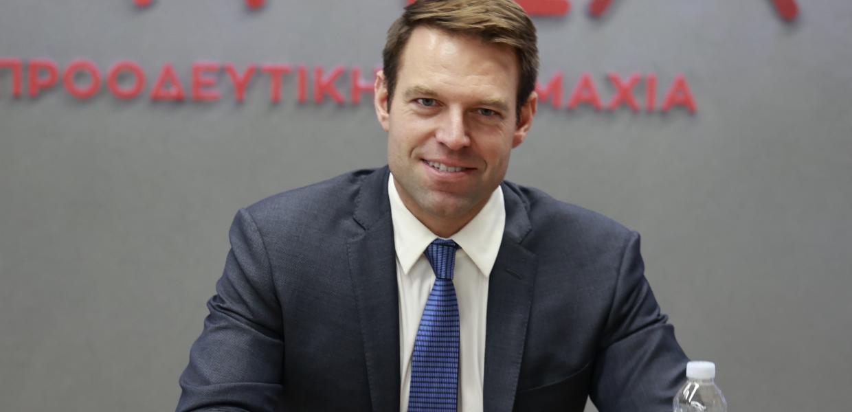 Ο Στέφανος Κασσελάκης στα γραφεία του ΣΥΡΙΖΑ - ΠΣ