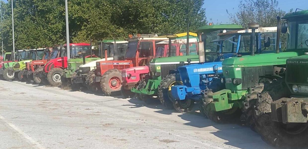 Διαμαρτυρία αγροτών με τα τρακτέρ τους στα Τρίκαλα