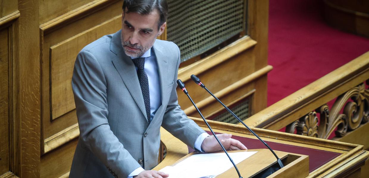 Ο Μιχάλης Χουρδάκης στη Βουλή