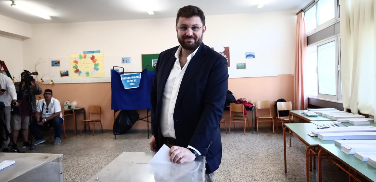 Κώστας Ζαχαριάδης ψηφίζει