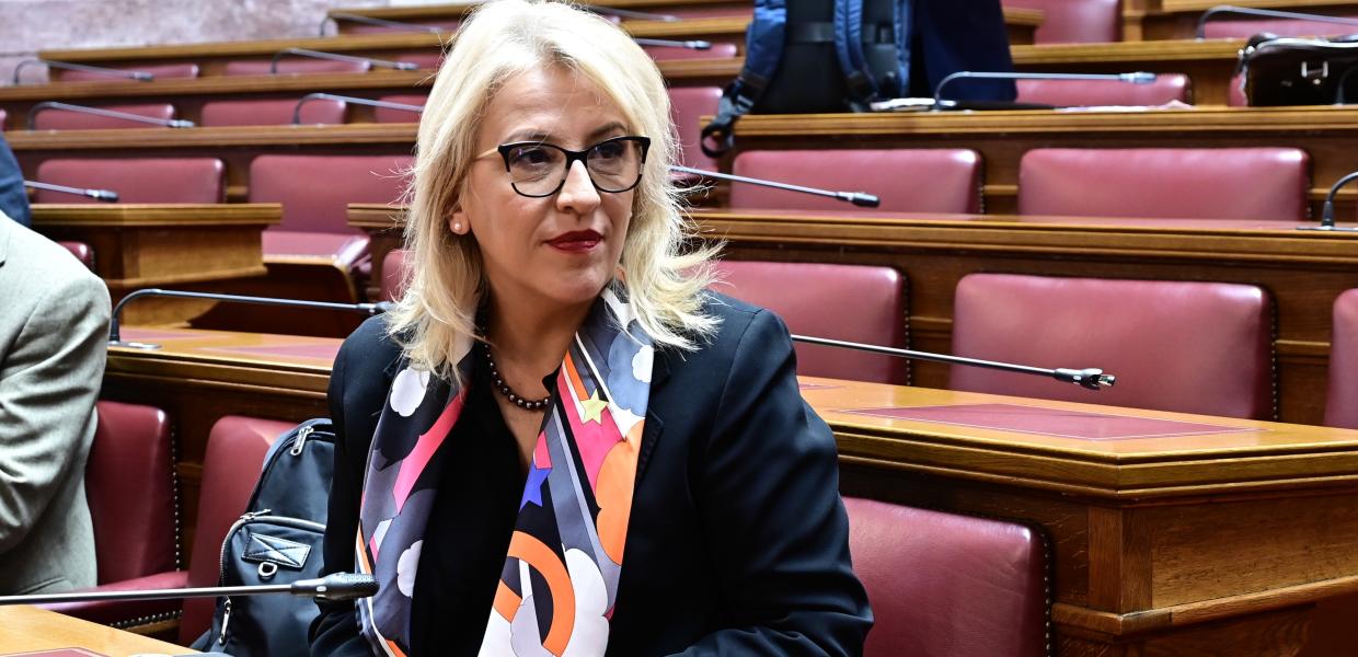 Η Ρένα Δούρου