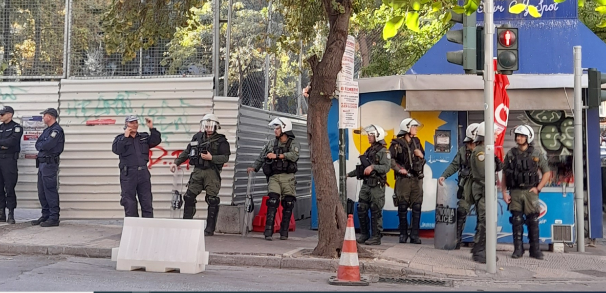 Εξάρχεια μετρό δέντρα