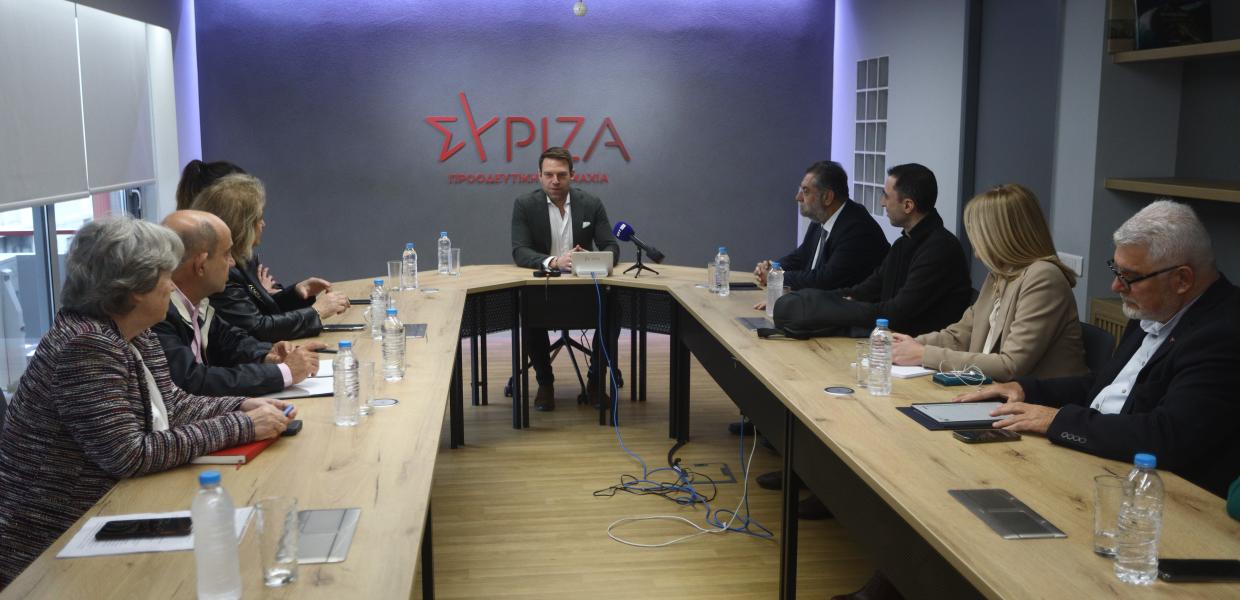 Ο Στέφανος Κασσελάκης στη συνάντηση με την Εκτελεστική Γραμματεία της ΟΕΝΓΕ