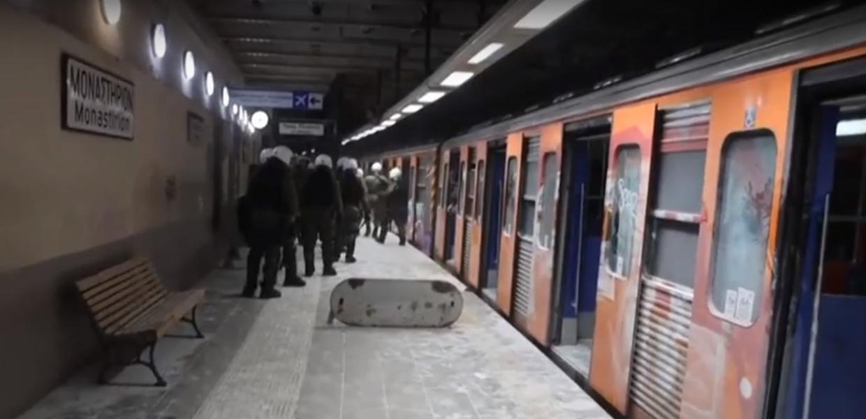 ΜΑΤ στον σταθμό Μοναστηράκι