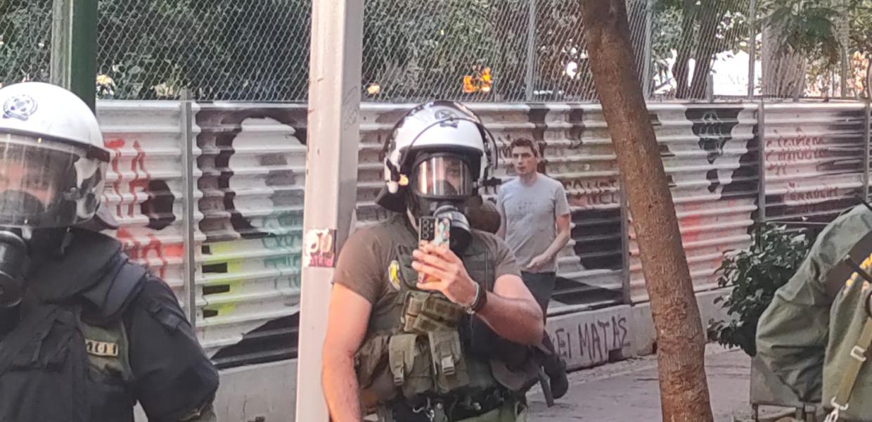 αστυνομικός ΜΑΤ - Εξάρχεια 