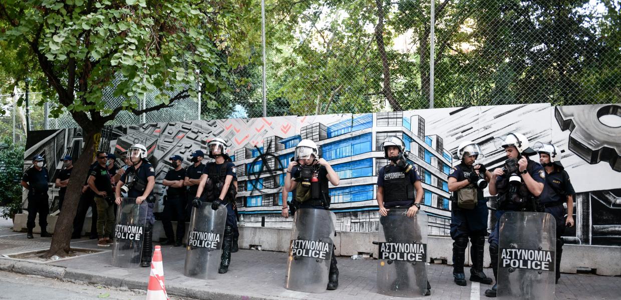 ΜΑΤ στην πλατεία Εξαρχείων