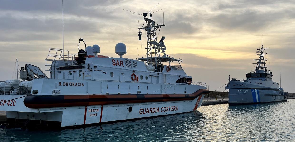 Πλοίο της Frontex και του λιμενικού