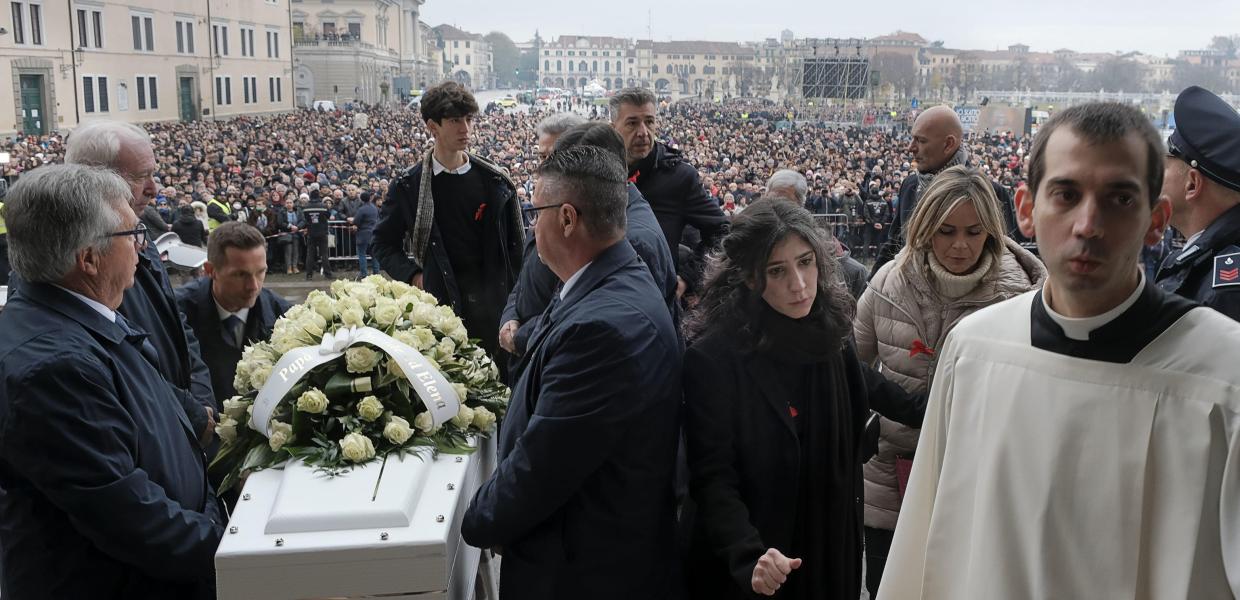 Χιλιάδες ΙΤαλοί στην κηδεία του 22χρονου θύματος γυναικτονίας