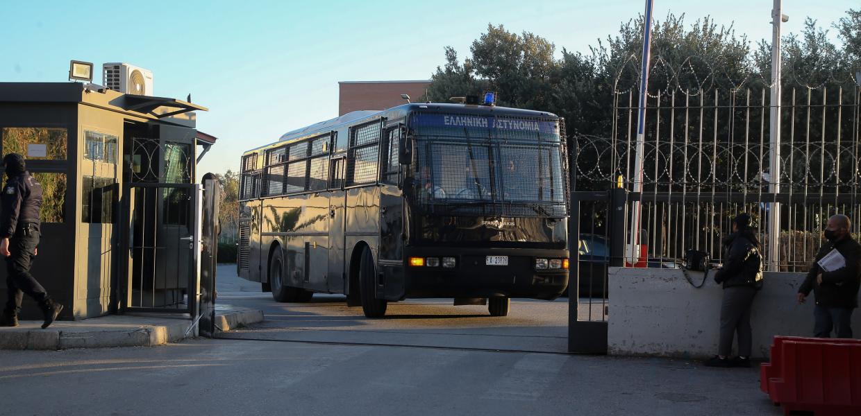 Κλούβα στην Πέτρου Ράλλη