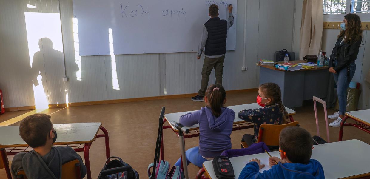 Μαθητές σε τάξη σχολείου