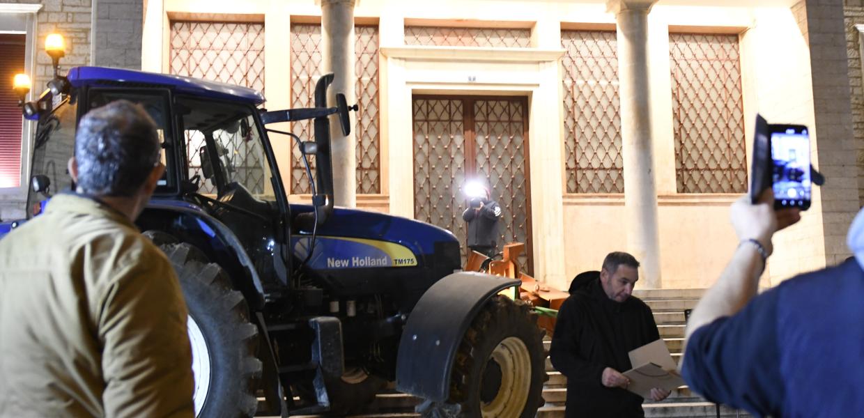 Τρακτέρ στην Περιφέρεια Ηπείρου