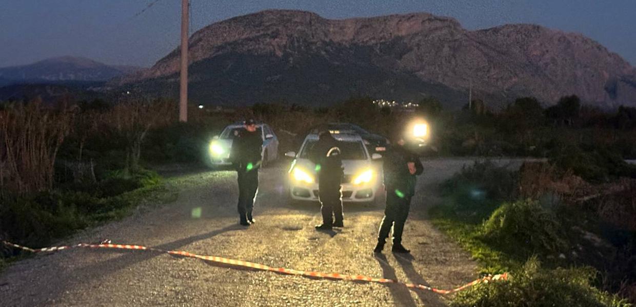 Αστυνομικοί στο σημείο των ερευνών για τον 31χρονο Μπάμπη
