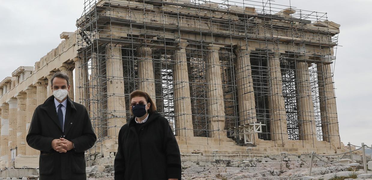 Ο Κυριάκος Μητσοτάκης και η Λίνα Μενδώνη στην Ακρόπολη
