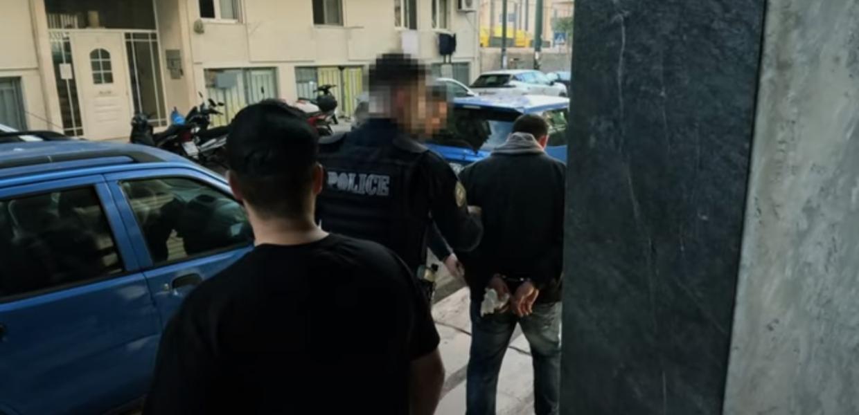 Στιγμιότυπο από τη σύλληψη του επίδοξου παιδοβιαστή