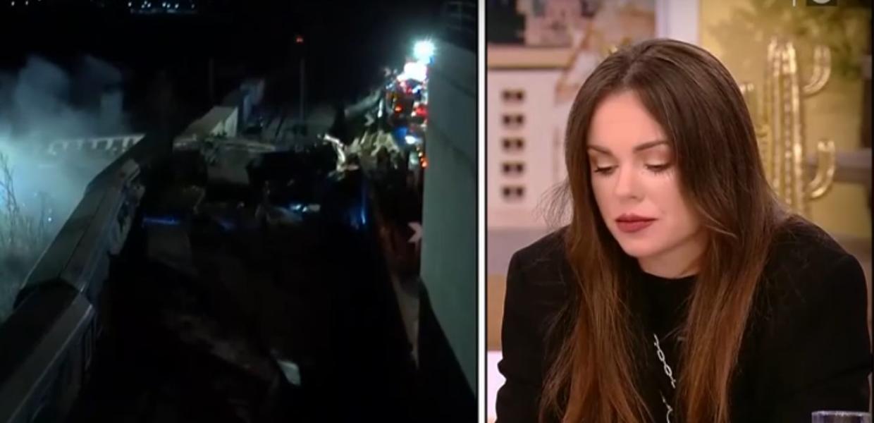 Επιζήσασα δυστυχήματος Τεμπών σε παράθυρο εκπομπής δίπλα σε εικόνα από το δυστύχημα