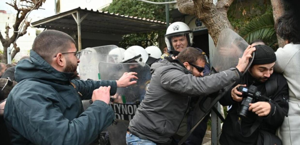 TΡΑΥΜΑΤΙΣΜΟΣ ΣΤΟ ΚΕΦΑΛΙ ΦΩΤΟΡΕΠΟΡΤΕΡ ΚΑΤΑ ΤΗΝ ΕΞΩΣΗ ΤΗΣ ΙΩΑΝΝΑ ΚΟΛΟΒΟΥ