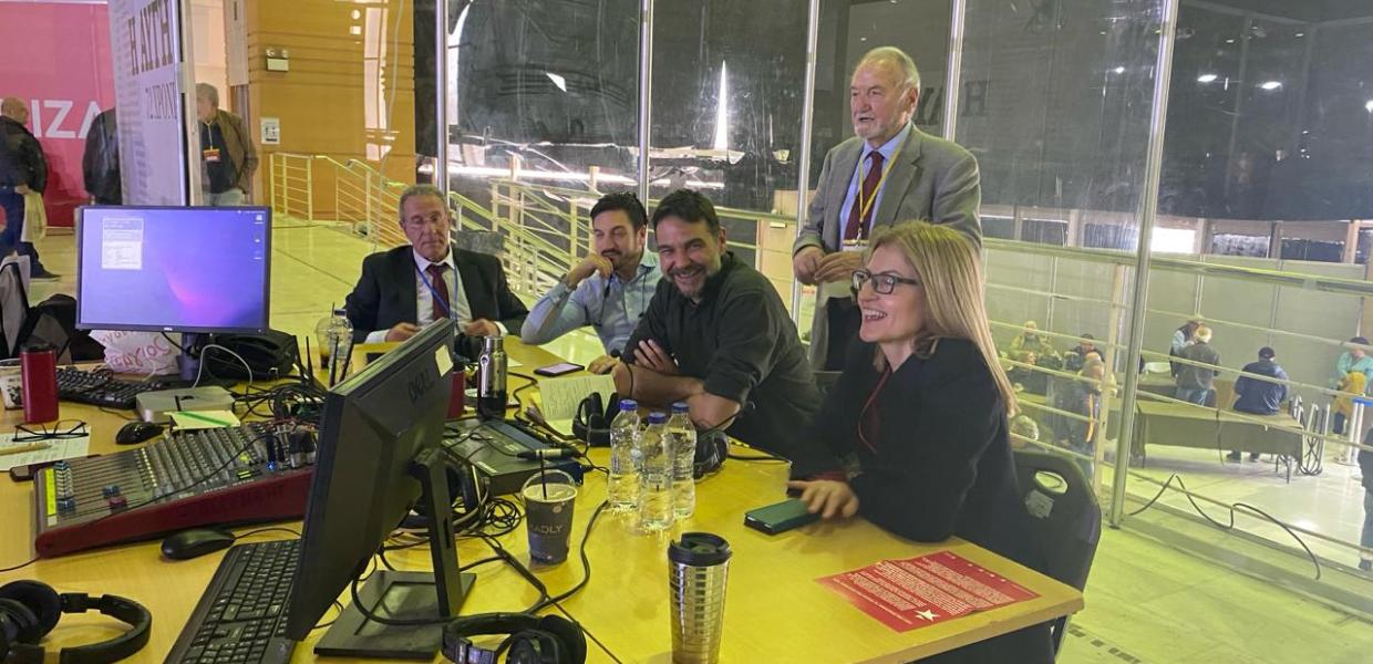 ΔΩΡΑ ΑΥΓEΡΗ ΣΥΝΕΝΤΕΥΞΗ ΣΤΟ ΚΟΚΚΙΝΟ
