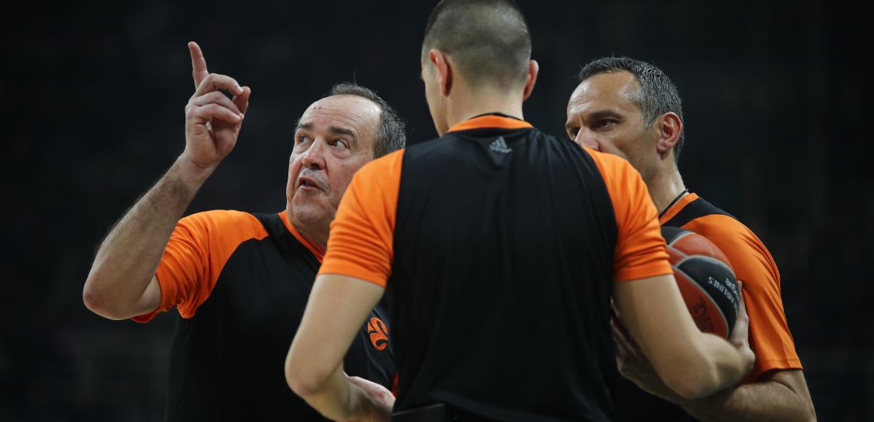 Διαιτητές στο μπάσκετ