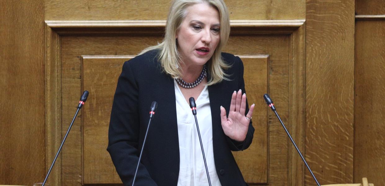 ΡΕΝΑ ΔΟΥΡΟΥ