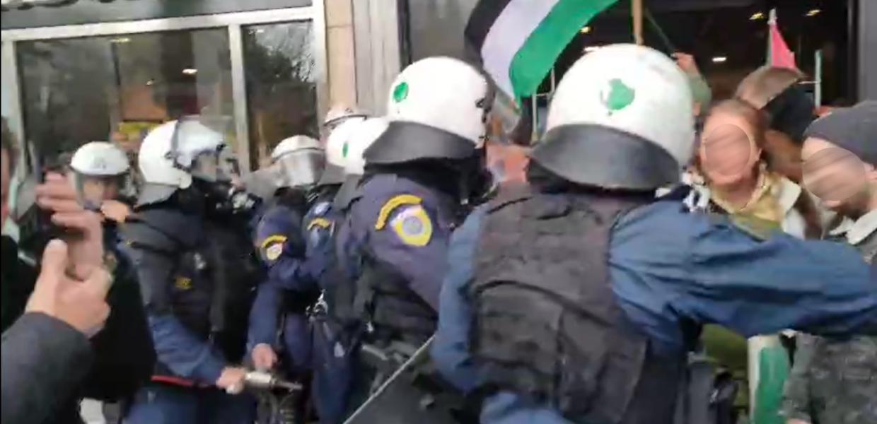 Επίθεση των ΜΑΤ σε κόσμο
