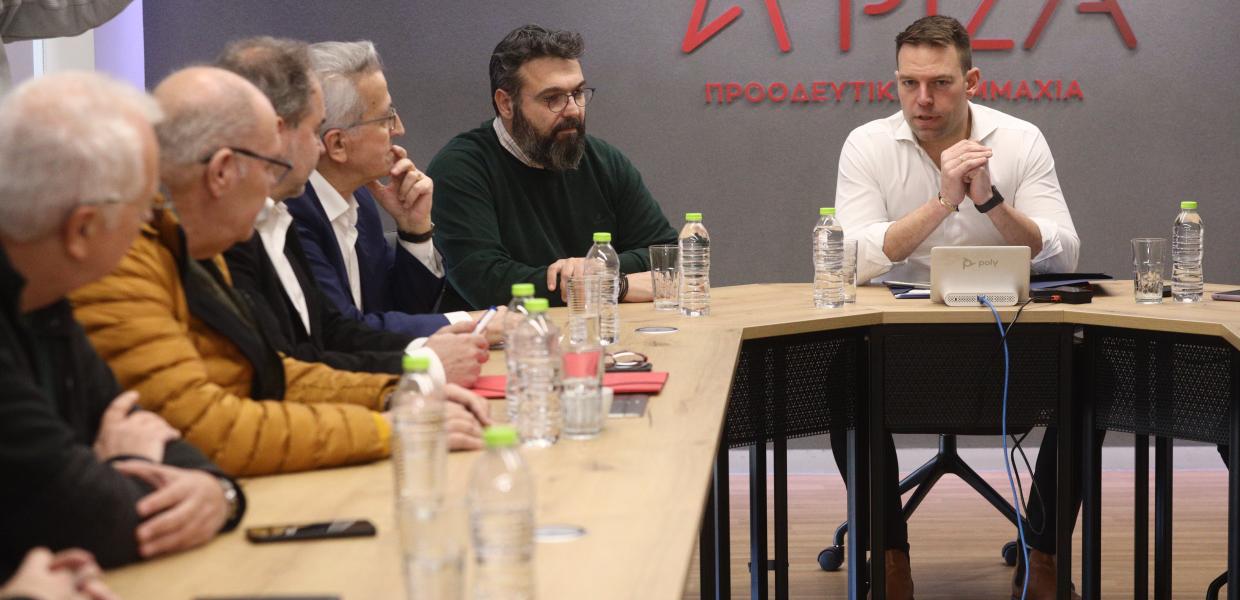 Ο Στέφανος Κασσελάκης σε συνάντηση με την ΓΣΕΕ