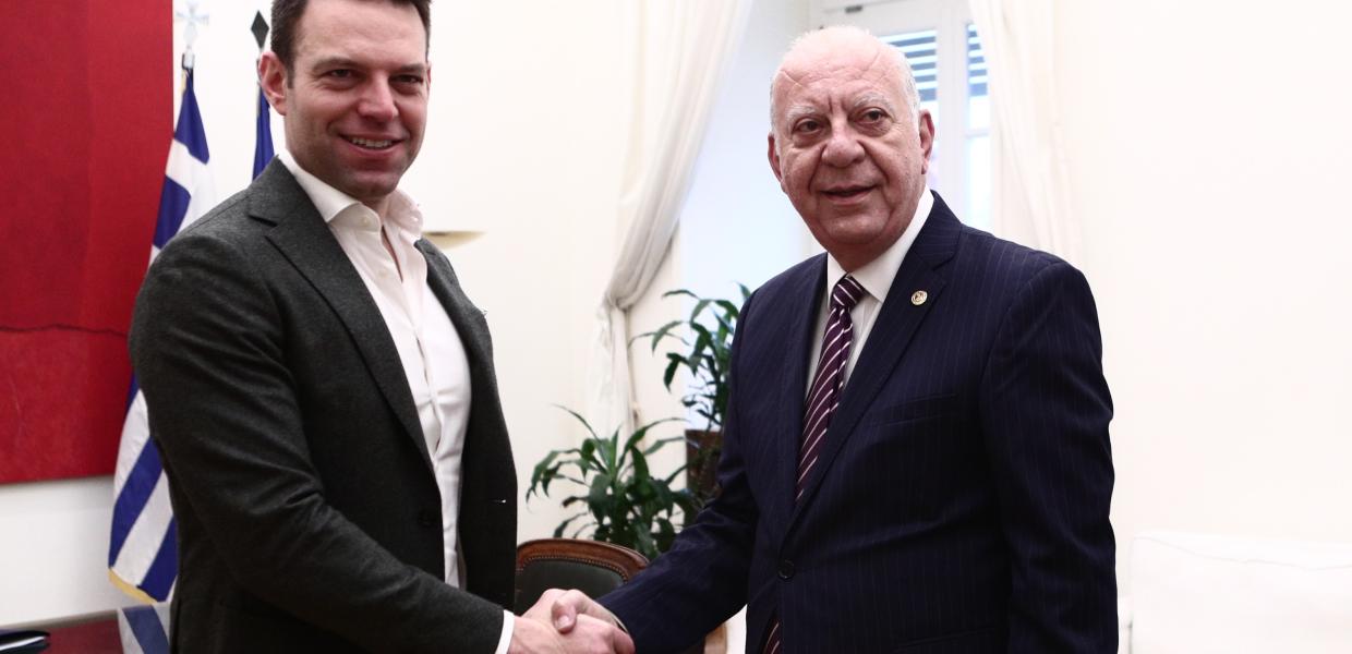 O Στέφανος Κασσελακης με τον Βίκτωρα Χατζηαβραάμ