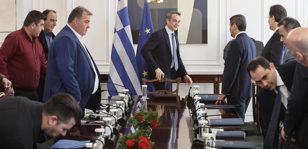 Ο Κυριάκος Μητσοτάκης με αγρότες
