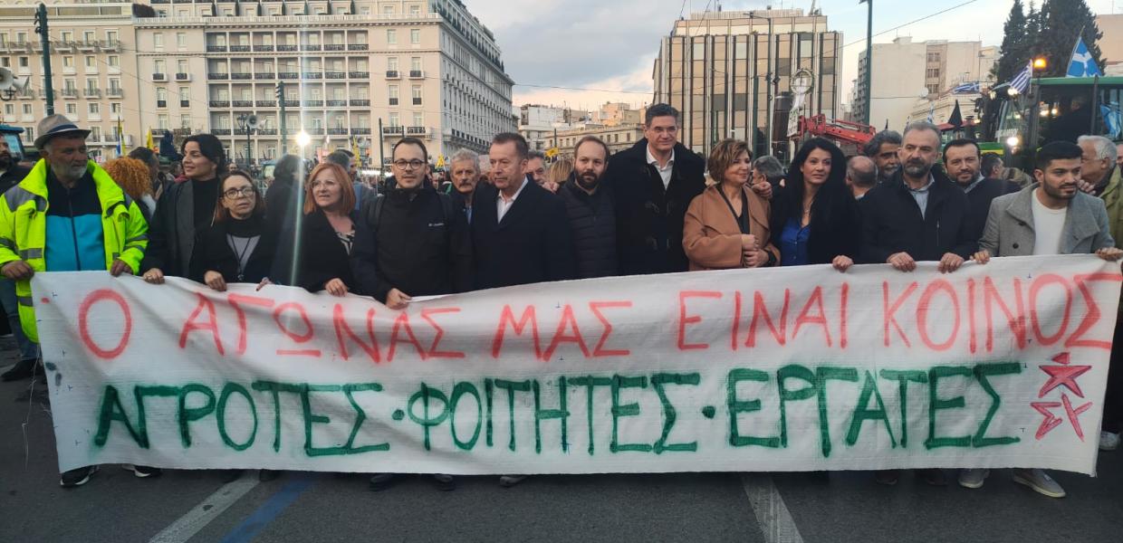 Πανό του ΣΥΡΙΖΑ-ΠΣ στο αγροτικό συλλαλητήριο 