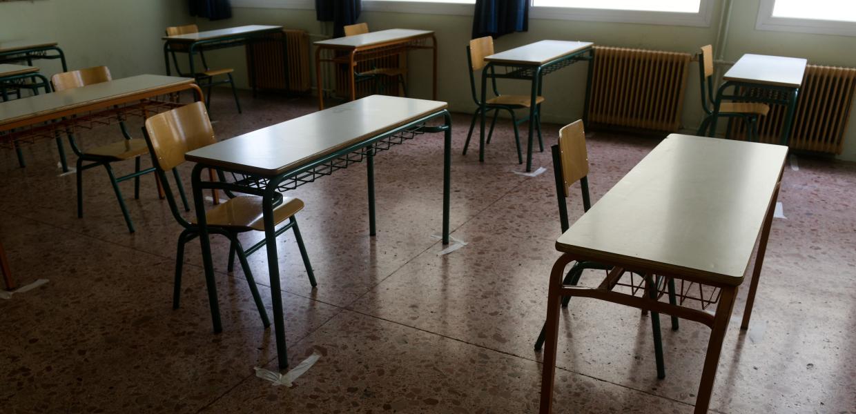 Θρανία σε τάξη σχολείου