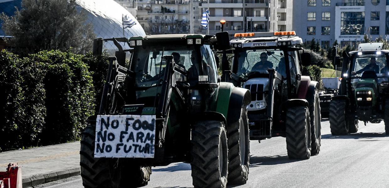 Τρακτέρ στην Εθνική Οδό