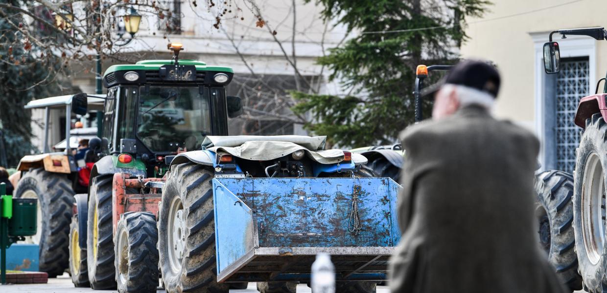 Τρακτέρ αγροτών στον δρόομο